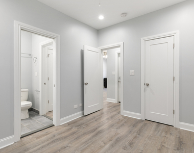 7620 N Eastlake Terrace - Photo Thumbnail 7