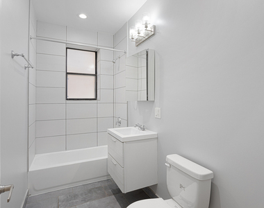 7620 N Eastlake Terrace - Photo Thumbnail 9