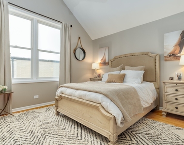 1745 N Hermitage Avenue - Photo Thumbnail 5