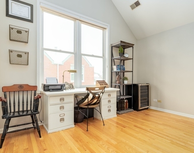 1745 N Hermitage Avenue - Photo Thumbnail 9