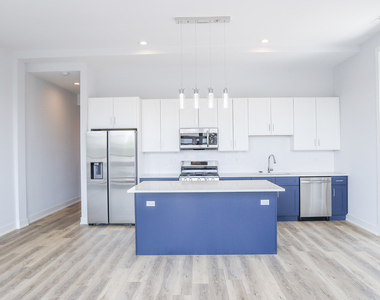 2402 W Carmen Avenue - Photo Thumbnail 3