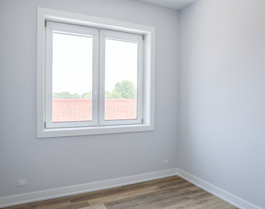 2402 W Carmen Avenue - Photo Thumbnail 8