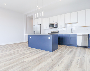 2402 W Carmen Avenue - Photo Thumbnail 2