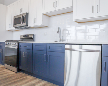 2402 W Carmen Avenue - Photo Thumbnail 5