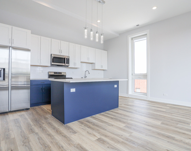 2402 W Carmen Avenue - Photo Thumbnail 1