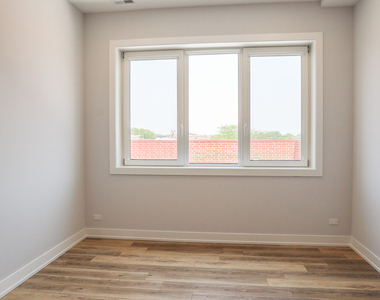 2402 W Carmen Avenue - Photo Thumbnail 9
