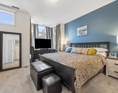 1713 W Diversey Parkway - Photo Thumbnail 16