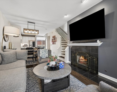 1713 W Diversey Parkway - Photo Thumbnail 6