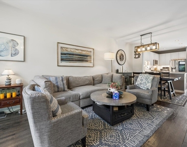 1713 W Diversey Parkway - Photo Thumbnail 5