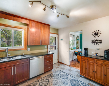 2905 Edgewood Parkway - Photo Thumbnail 5