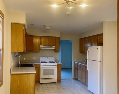 475 N East River Road - Photo Thumbnail 1