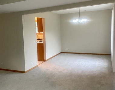 475 N East River Road - Photo Thumbnail 4