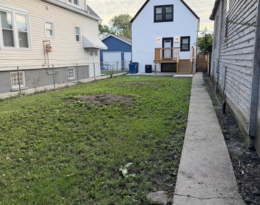 6835 S Oakley Avenue - Photo Thumbnail 1