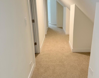 6835 S Oakley Avenue - Photo Thumbnail 8