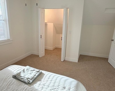6835 S Oakley Avenue - Photo Thumbnail 9