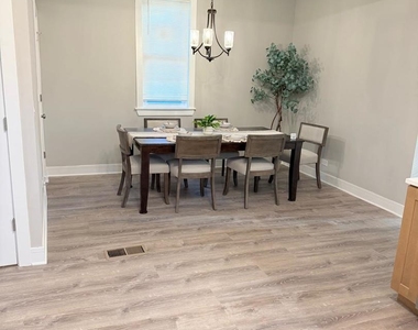 6835 S Oakley Avenue - Photo Thumbnail 4