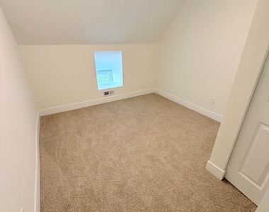 6835 S Oakley Avenue - Photo Thumbnail 11