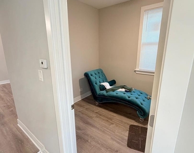6835 S Oakley Avenue - Photo Thumbnail 13