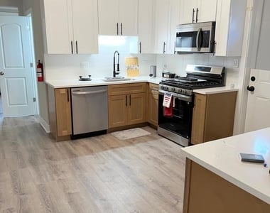 6835 S Oakley Avenue - Photo Thumbnail 2