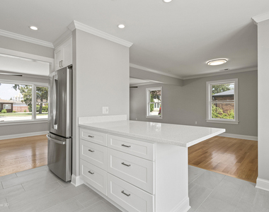8331 W Gunnison Street - Photo Thumbnail 7