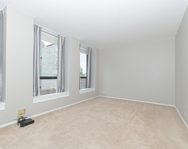 260 E Chestnut Street - Photo Thumbnail 3
