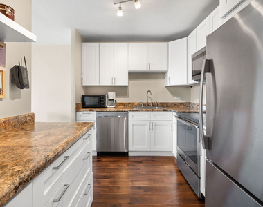 5445 N Sheridan Road - Photo Thumbnail 4