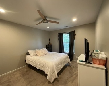 215 Brett Circle - Photo Thumbnail 8