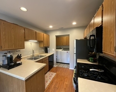 215 Brett Circle - Photo Thumbnail 5