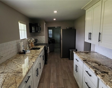 4813 Esplanade Street - Photo Thumbnail 9