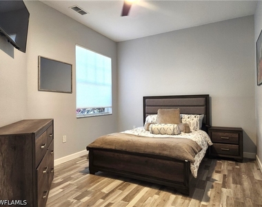 9270 Belleza Way - Photo Thumbnail 17