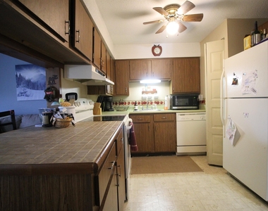 38 Windsor Hill - Photo Thumbnail 4