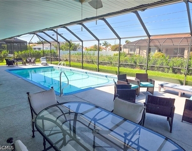 5000 Sw 16th Place - Photo Thumbnail 2