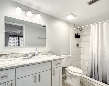 5000 Sw 16th Place - Photo Thumbnail 13
