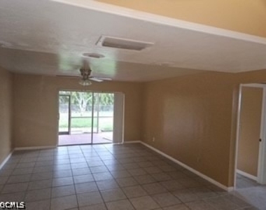 1028 Se 24th Avenue - Photo Thumbnail 3
