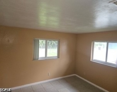 1028 Se 24th Avenue - Photo Thumbnail 7