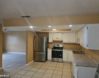 1028 Se 24th Avenue - Photo Thumbnail 1
