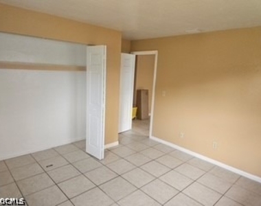 1028 Se 24th Avenue - Photo Thumbnail 5
