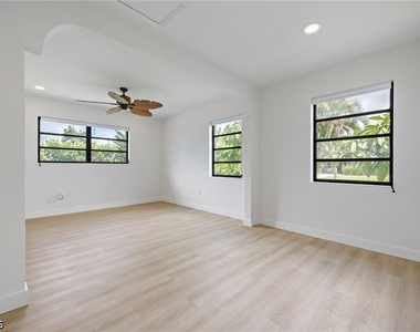 1575 Grace Avenue - Photo Thumbnail 3