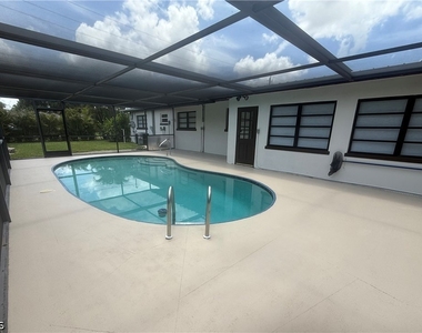 1575 Grace Avenue - Photo Thumbnail 24