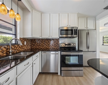 1575 Grace Avenue - Photo Thumbnail 18
