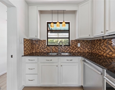 1575 Grace Avenue - Photo Thumbnail 15