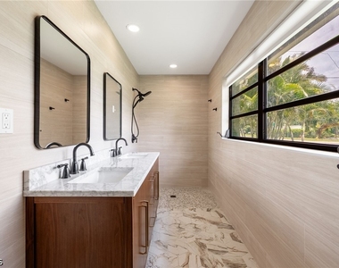 1575 Grace Avenue - Photo Thumbnail 5