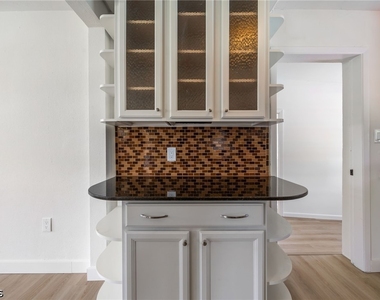 1575 Grace Avenue - Photo Thumbnail 14
