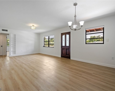 1575 Grace Avenue - Photo Thumbnail 9