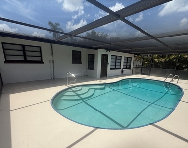 1575 Grace Avenue - Photo Thumbnail 26