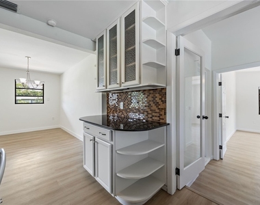 1575 Grace Avenue - Photo Thumbnail 17