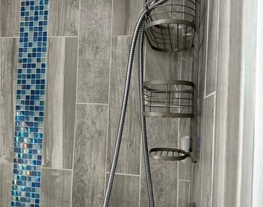 3933 Sw 25th Place - Photo Thumbnail 5