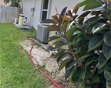 3933 Sw 25th Place - Photo Thumbnail 2