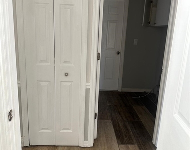 3933 Sw 25th Place - Photo Thumbnail 4