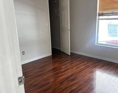 3933 Sw 25th Place - Photo Thumbnail 8